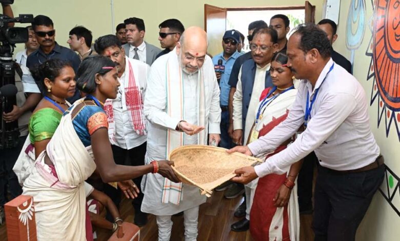 केंद्रीय गृहमंत्री अमित शाह ने चखा बस्तर की इमली का स्वाद बोले यहां की इमली का स्वाद खट्टा नहीं बल्कि मीठा