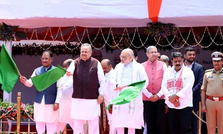 अमित शाह ने डायल-112 को दी नई ताकत, 400 वाहनों और मोबाइल फॉरेंसिक वैन को दिखाई हरी झंडी