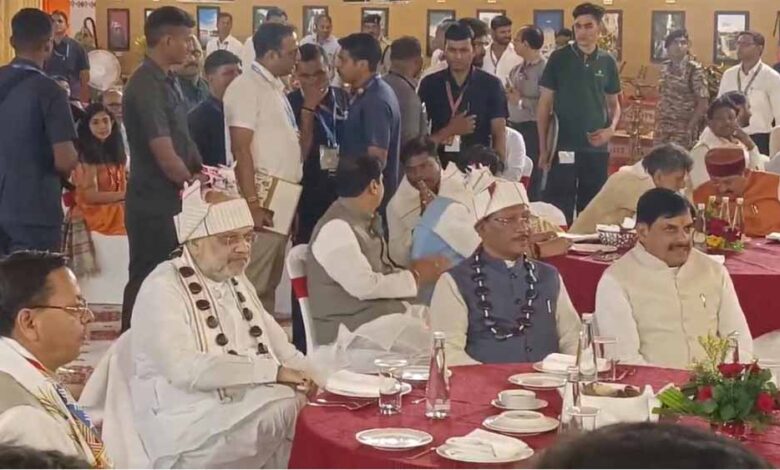 लोकनृत्यों की रंगारंग प्रस्तुति में झूमे अमित शाह, बादल अकादमी में तीन मुख्यमंत्री भी रहे मौजूद