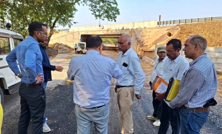 लोक निर्माण विभाग के सचिव ने निर्माणाधीन कुरुद-सिर्री मार्ग और सिर्री-चटौद सड़क का किया निरीक्षण