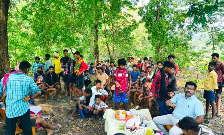 दुर्गम जंगलों के बीच पहुंची स्वास्थ्य सेवा, 771 ग्रामीणों की हुई जांच