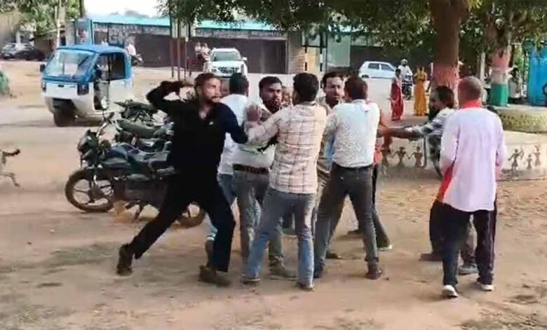 कोर्ट में सुनवाई के दौरान हंगामा, पक्षकारों में जमकर विवाद; तहसीलदार ने दर्ज कराई FIR