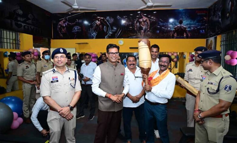 वित्त मंत्री  ओपी चौधरी ने पुलिस लाइन उर्दना में अत्याधुनिक पुलिस जिम का किया लोकार्पण