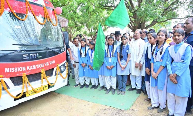 मुख्यमंत्री  विष्णु देव साय ने ‘कामयाबी वेन’ को दिखाई हरी झंडी : दूरस्थ गांवों के विद्यार्थियों तक पहुंचेगी डिजिटल शिक्षा की नई रोशनी