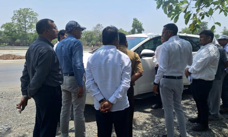 लोक निर्माण विभाग के सचिव ने सड़कों का काम देखा