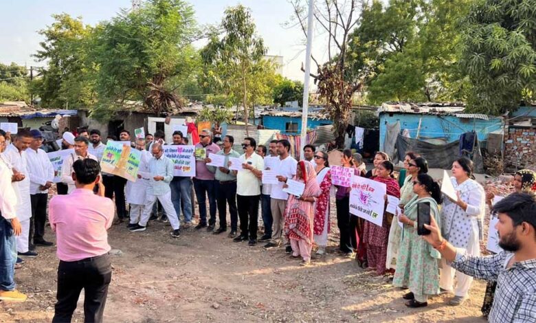 अयोध्या-नगर-में-पेड़ों-की-कटाई-पर-फूटा-जनआक्रोश,-पर्यावरण-प्रेमियों-ने-किया-विशाल-प्रदर्शन
