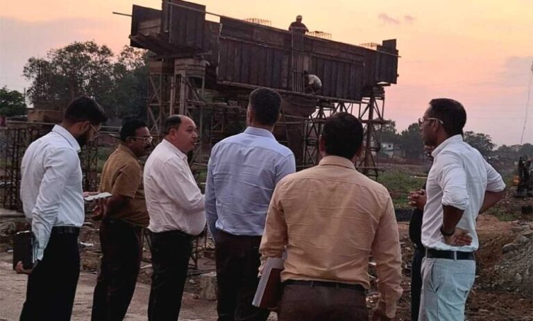 लोक-निर्माण-विभाग-के-सचिव-ने-निर्माणाधीन-कयाघाट-ब्रिज-और-मरीन-ड्राइव-का-किया-निरीक्षण