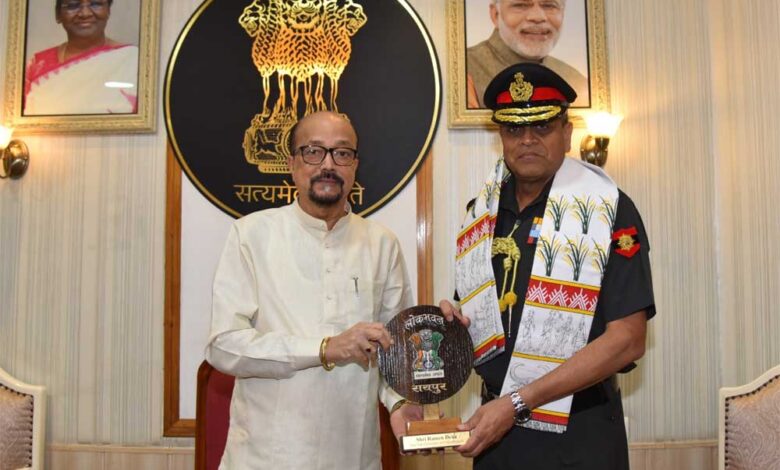 राज्यपाल  डेका से लेफ्टिनेट जनरल अनिंद्या सेनगुप्ता ने की सौजन्य भेंट
