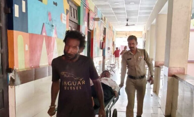 रतलाम-के-डायल-112-हीरोज-सड़क-दुर्घटना-में-घायल-02-व्यक्तियों-को-त्वरित-सहायता-से-पहुँचाया-अस्पताल