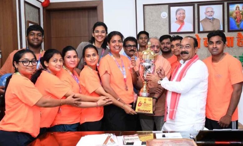 उप मुख्यमंत्री अरुण साव से फेडरेशन कप मिक्स्ड नेटबॉल चैंपियनशिप में रजत पदक जीतने वाले खिलाड़ियों ने की मुलाकात