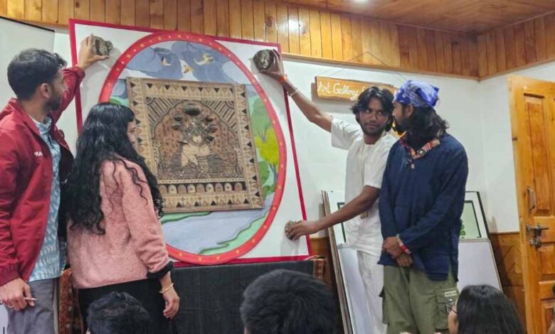 मिट्टी से रची पहचान: युवा कलाकार उत्तम साहू ने OSOA में बिखेरा छत्तीसगढ़ी कला का जादू