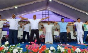 35-हजार-से-अधिक-छात्रों,-प्राध्यापकों-ने-सामूहिक-योग-कर-बनाया-विश्व-रिकॉर्ड