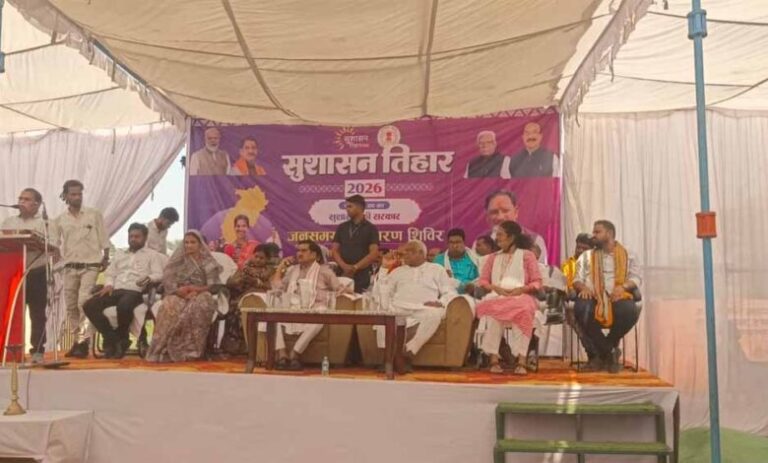मुंगेली-में-सुशासन-तिहार-के-दौरान-बड़ा-खुलासा,-पंचायत-सचिव-‘बैकडोर’-से-बना-कर्मचारी!