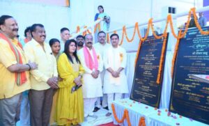 विकास-की-नई-इबारत-लिख-रहा-बिलासपुर,-योजनाओं-का-लाभ-अंतिम-व्यक्ति-तक-पहुंचाना-हमारी-प्रतिबद्धता-:-केंद्रीय-राज्य-मंत्री-तोखन-साहू
