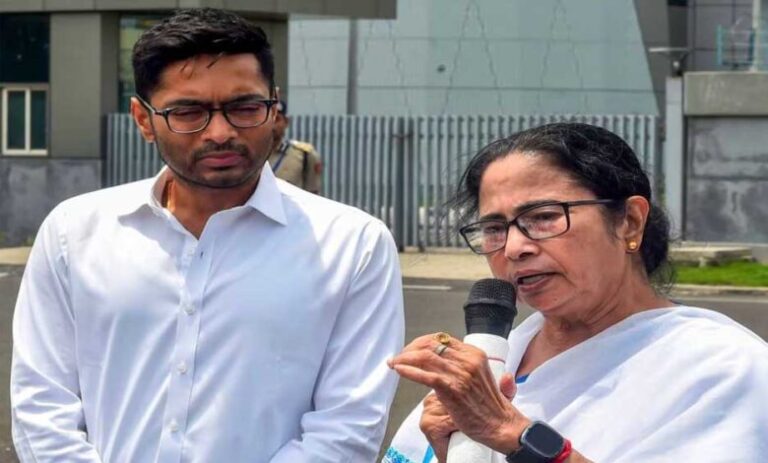 tmc-में-बगावत-की-अटकलों-के-बीच-ममता-बनर्जी-का-बड़ा-फैसला,-सभी-कमेटियां-भंग