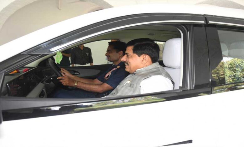 इलेक्ट्रिक कार में सफर करेंगे CM मोहन यादव, गाड़ी नंबर में छिपा खास संदेश बना चर्चा का विषय