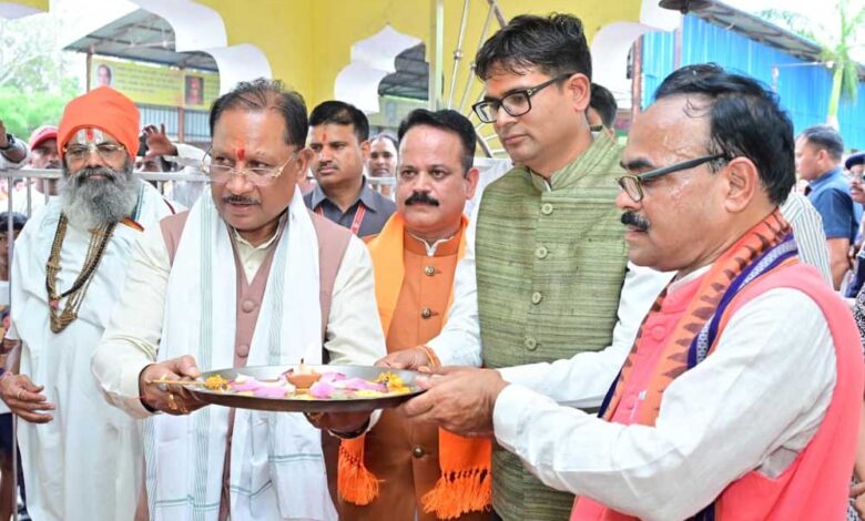 मुख्यमंत्री-साय-ने-भिखमपुरा-के-पंचमुखी-सिद्ध-हनुमान-मंदिर-में-की-पूजा-अर्चना