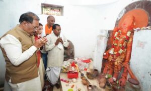 मुख्यमंत्री-ख्यमंत्री-विष्णुदेव-साय-ने-ऐतिहासिक-चतुर्भुज-विष्णु-मंदिर-में-की-पूजा-अर्चना,-प्रदेश-की-सुख-समृद्धि-की-कामना