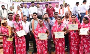 सुशासन-का-लक्ष्य-जनता-के-काम-समय-पर-पूरा-करना,-विभागीय-योजनाओं-से-आर्थिक-रूप-से-सशक्त-बनें-ग्रामीणरू-राजस्व-मंत्री-टंक-राम-वर्मा