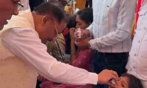 द्रनाहू-कुर्मी-क्षत्रिय-समाज-के-केंद्रीय-अधिवेशन-में-मुख्यमंत्री-ने-बच्चों-को-कराया-स्वर्णप्राशन