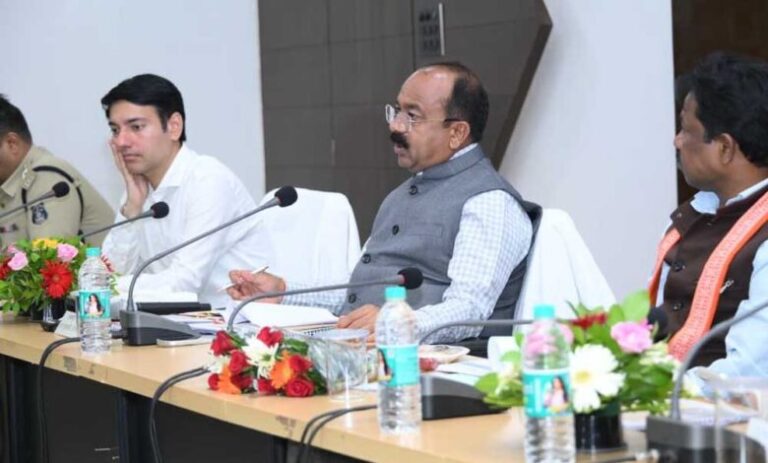 उप-मुख्यमंत्री-अरुण-साव-ने-स्वच्छता-दीदियों-के-नियमित-स्वास्थ्य-जांच-और-सुरक्षा-किट-प्रदान-करने-के-दिए-निर्देश