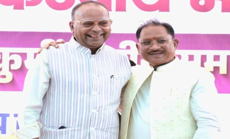 छत्तीसगढ़ में चर्चा का विषय बनी ‘समधी भेंट’, अजय चंद्राकर की पोस्ट पर CM साय का जवाब वायरल