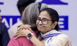 ममता-चाहकर-भी-कांग्रेस-में-tmc-का-विलय-नहीं-करा-पाएंगी?-एक्सपर्ट-ने-बताई-संवैधानिक-और-कानूनी-वजहें