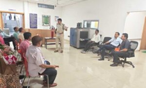पुलिस-मुख्यालय-में-सुरक्षाकर्मियों-को-दिया-फायर-सेफ्टी-का-प्रशिक्षण