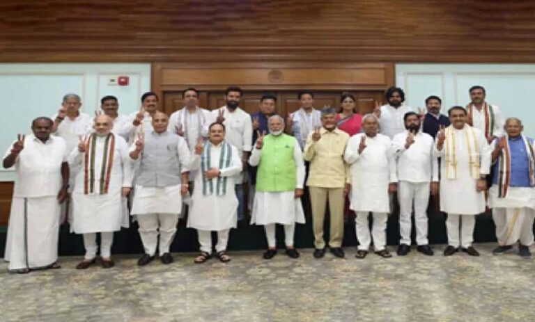 टीएमसी-में-बगावत-से-बदला-संसद-का-गणित,-एनडीए-बहुमत-के-करीब