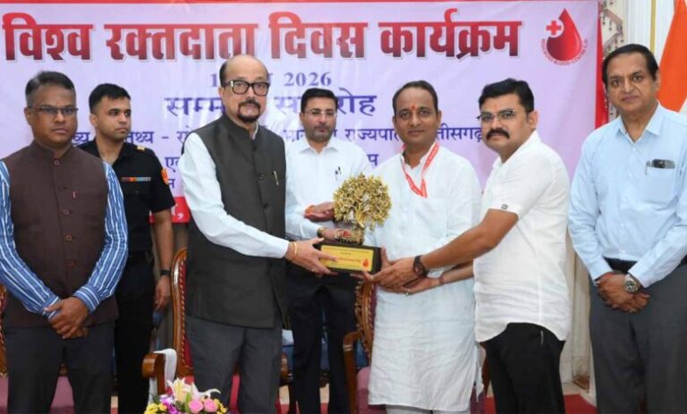 रक्तदान-सबसे-बड़ा-दान,-इससे-बड़ी-कोई-सेवा-नहीं-–-राज्यपाल-डेका
