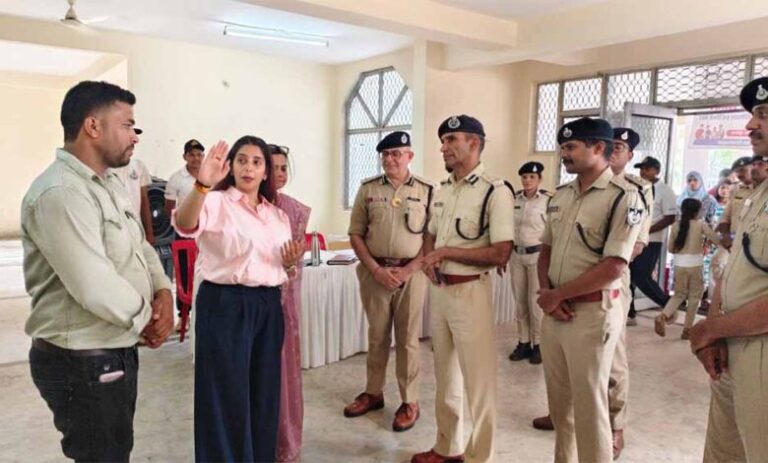 सामुदायिक-सुरक्षा-शिविरों-में-पुलिस-अब-सुरक्षा-के-साथ-स्वास्थ्य,-शिक्षा,-रोजगार-एवं-कौशल-विकास-की-भी-बना-रही-है-मजबूत-आधारशिला