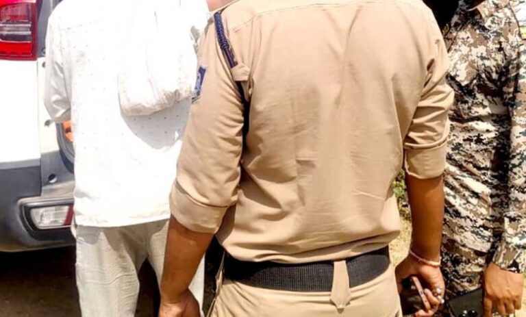 मुरैना-के-डायल-112-हीरोज-कुएँ-में-गिरकर-घायल-हुए-45-वर्षीय-व्यक्ति-को-पहुँचाया-अस्पताल