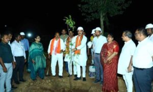 निर्माणाधीन-मेडिकल-कॉलेज-पहुंचे-स्वास्थ्य-मंत्री-जायसवाल,-गुणवत्ता-और-तय-समय-में-काम-पूरा-करने-के-दिए-निर्देश