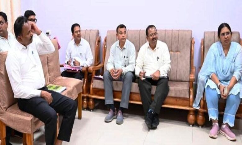 लोक निर्माण विभाग के सचिव ने निर्माणाधीन एवं प्रस्तावित कार्यों की समीक्षा की