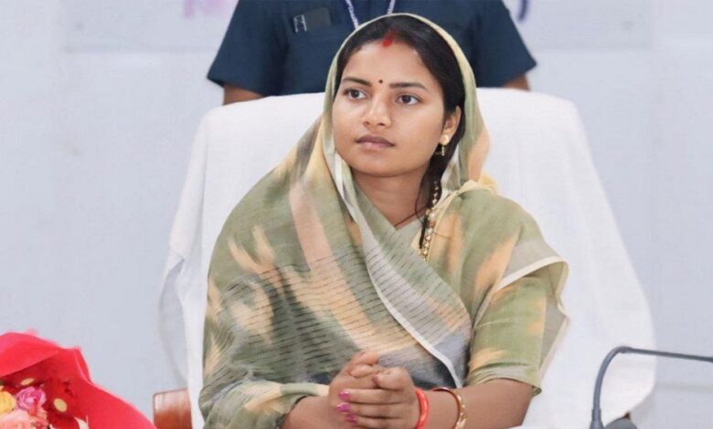 सुपोषण-वृक्ष–मुनगा’-बनेगा-जनआंदोलन,-मंत्री-लक्ष्मी-राजवाड़े-ने-जनप्रतिनिधियों-से-किया-पौधरोपण-का-आह्वान