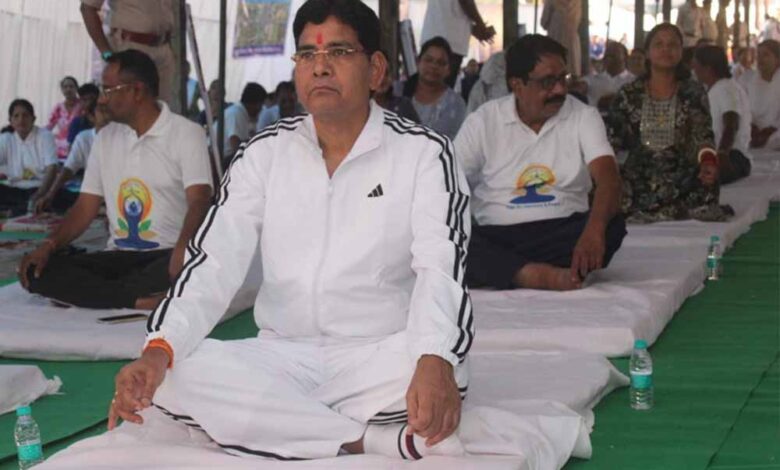 रायपुर-:-​छत्तीसगढ़-महतारी-और-भगवान-धनवंतरि-की-वंदना-से-सारंगढ़-में-योग-दिवस-का-शंखनाद