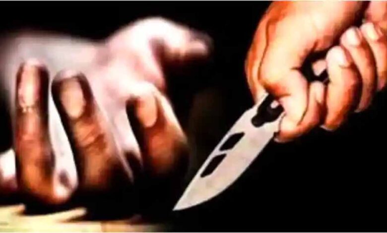 उज्जैन-में-नर्मदा-एक्सप्रेस-में-धक्का-लगने-पर-विवाद,-युवक-पर-चाकू-से-हमला;-हालत-गंभीर