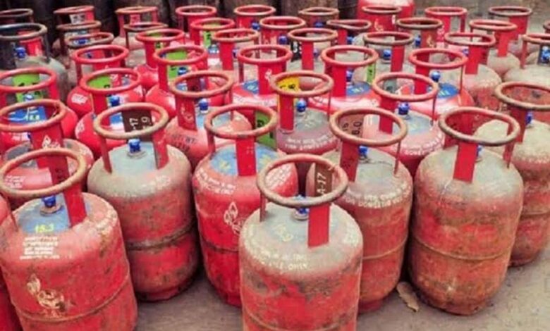 png-कनेक्शन-वालों-के-लिए-बड़ा-नियम,-30-दिन-में-lpg-कनेक्शन-सरेंडर-जरूरी