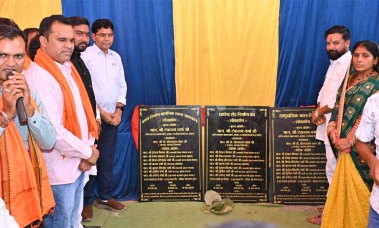 आमाकोनी-में-विकास-की-नई-सौगात,-राजस्व-मंत्री-टंकराम-वर्मा-ने-28-लाख-के-कार्यों-का-किया-लोकार्पण