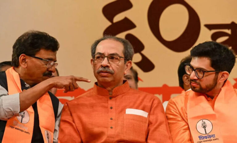 उद्धव-ठाकरे-के-सामने-नया-संकट,-सांसदों-के-बाद-अब-दफ्तर-पर-भी-मंडराया-खतरा