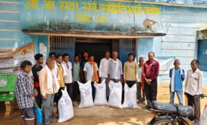 सरकार-बनी-किसानों-की-ताकत,-जशपुर-में-रियायती-दरों-पर-मिल-रहे-खाद-बीज