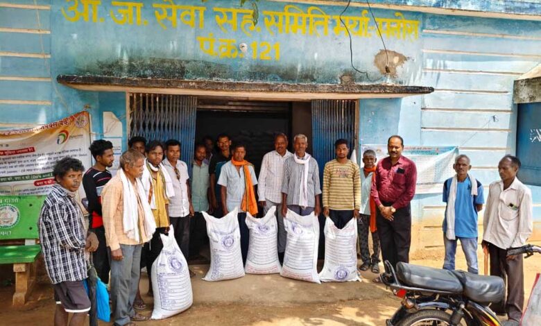 सरकार-बनी-किसानों-की-ताकत,-जशपुर-में-रियायती-दरों-पर-मिल-रहे-खाद-बीज