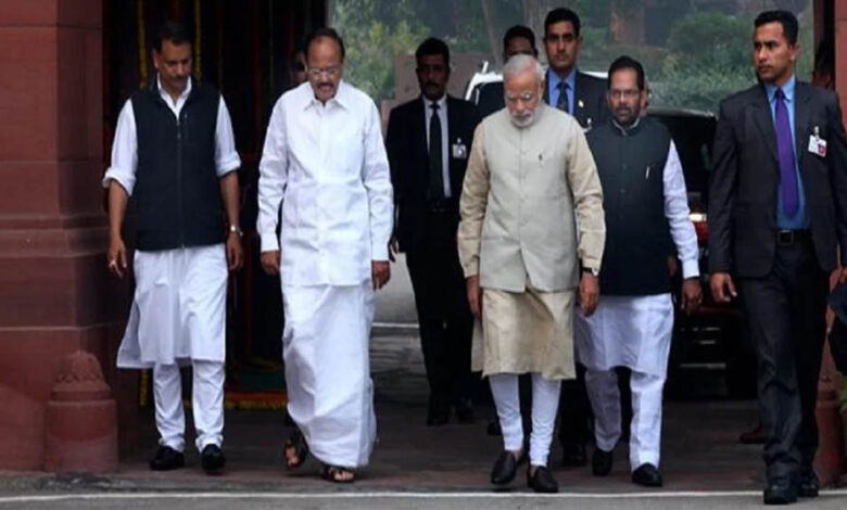 Modi Cabinet Reshuffle: जल्द हो सकता है बड़ा फेरबदल, TMC-शिवसेना के बागियों को मिल सकता है बड़ा इनाम!