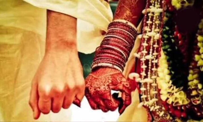 19-साल-की-बताकर-दर्ज-कराई-बेटी-की-गुमशुदगी,-नोएडा-में-मिलने-पर-खुला-बाल-विवाह-का-राज