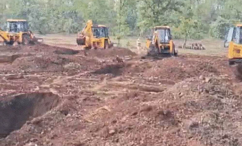 खंडवा में 200 एकड़ जंगल से हटाया अतिक्रमण, 30 JCB और 600 कर्मचारियों की बड़ी कार्रवाई