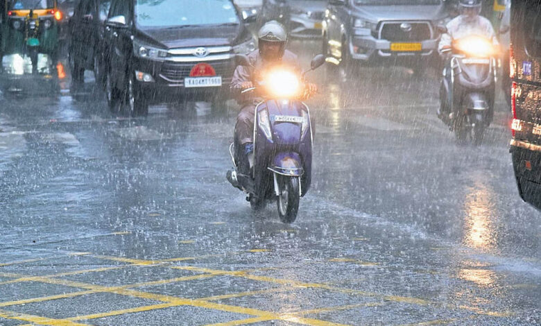 MP Weather: भोपाल-सीहोर समेत कई इलाकों में बारिश, 50 जिलों में अलर्ट; खरगोन में आकाशीय बिजली से 2 की मौत