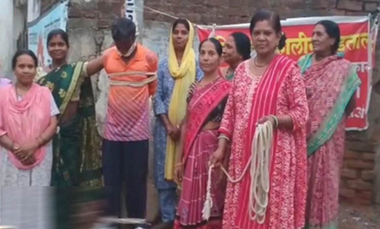बालाघाट में पत्नी का अनोखा एक्शन, शराबी पति को खंभे से बांधा; बोली- शराब छोड़ो, वरना यही होगा