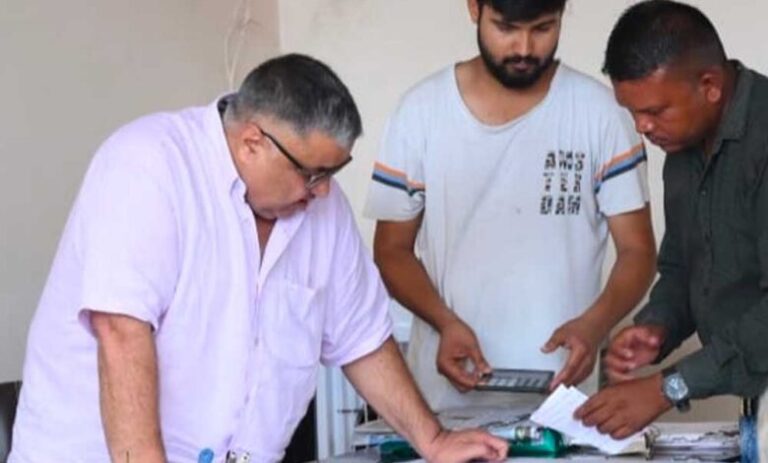 जनदर्शन-में-मंत्रीराजेश-अग्रवाल-ने-सुनीं-ग्रामीणों-की-समस्याएं,-त्वरित-समाधान-के-दिए-निर्देश