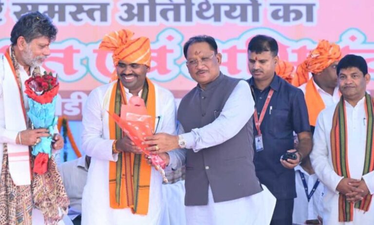 मुख्यमंत्री-विष्णुदेव-साय-ने-बम्हनीडीह-के-विकास-की-नई-यात्रा-का-किया-शुभारंभ