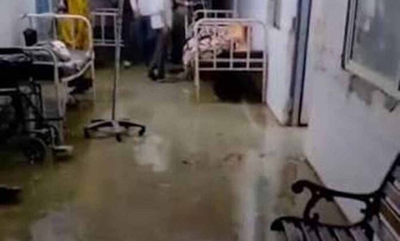 भिंड के गोहद सिविल अस्पताल में जलभराव, प्रसूति वार्ड खाली कराना पड़ा